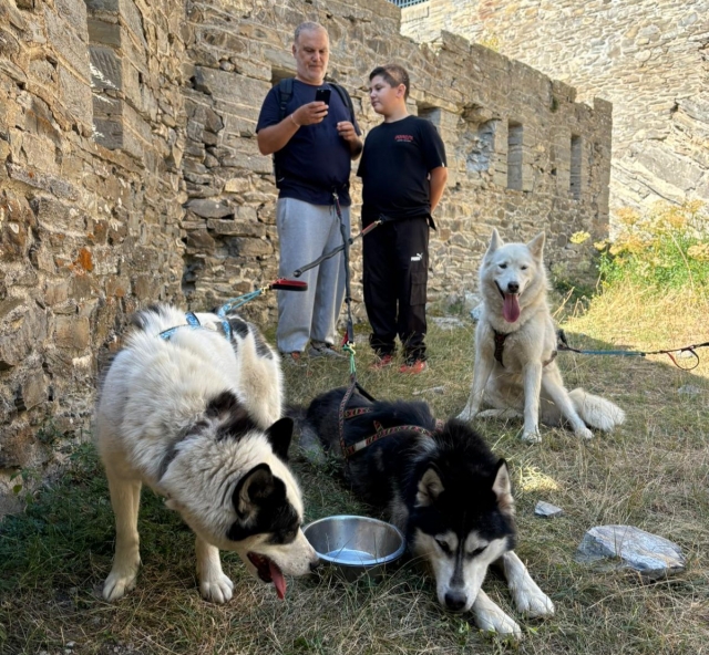  Während einer Pause auf der Cani-Wanderroute 