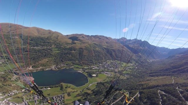  Genießen Sie eine Paragliding-Taufe im Louron-Tal