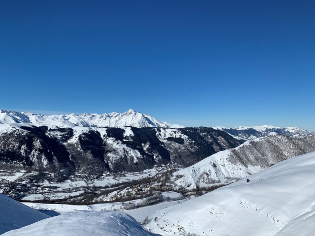  Fliegen Sie über die Gipfel und das Louron-Tal