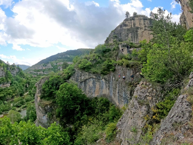 发现塔恩·戈尔奇斯（Tarn Gorges）附近的岩石景观