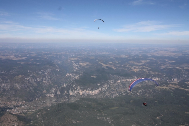  aprovecharemos las corrientes ascendentes para hacer el experimento-9999- Aproveche una tarde en el cielo -9999- Tome su vuelo en Aveyron 