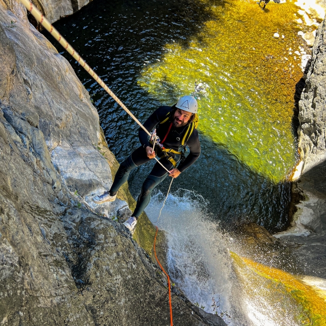  Canyoning in the Red Bras 