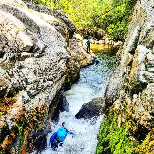 Glissez sur les toboggans naturels