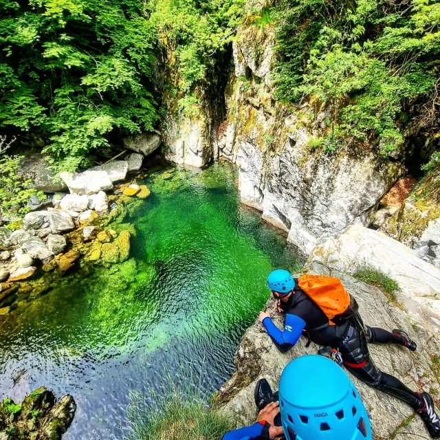  Prenota la tua attività canyoning in ardèche 