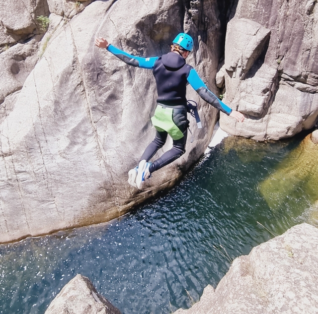  salto nas águas do canyon du Haut chassezac --99- rost Entre nos slides naturais do Haut Chassez -9999 - Aproveite a natureza circundante 