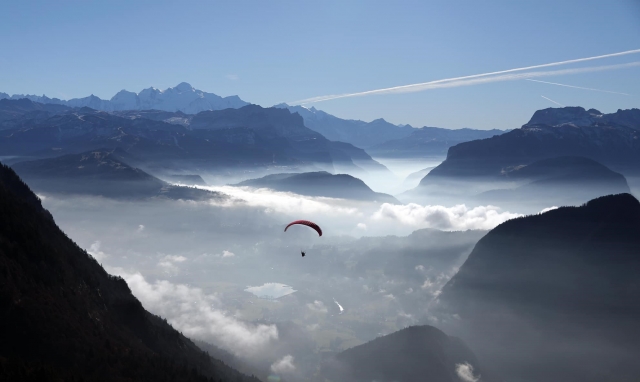  Un vuelo de parapente único en el francés Alps 