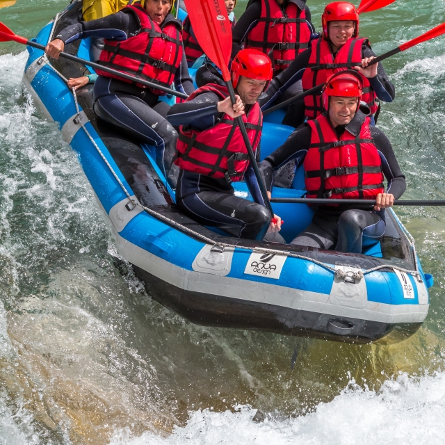 Diviértete con esta actividad de rafting 