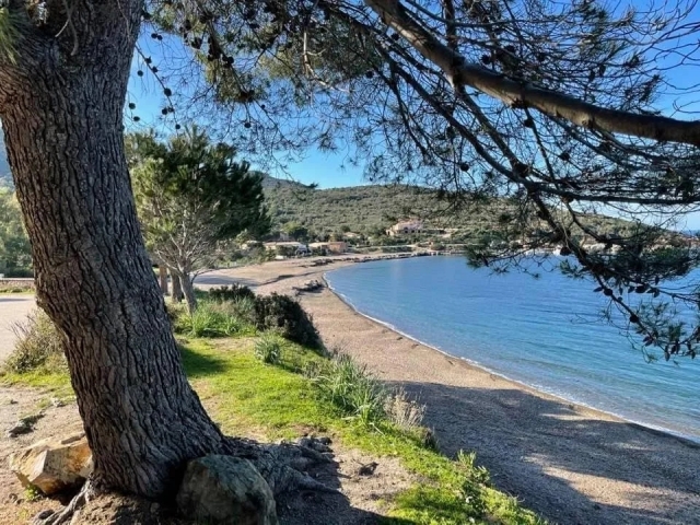  At the start of the village of Galéria and its beautiful beaches 