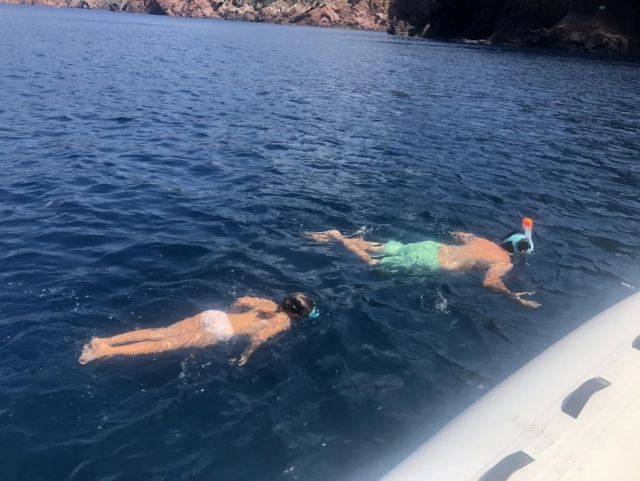  Take advantage of swimming and地中海浮潜