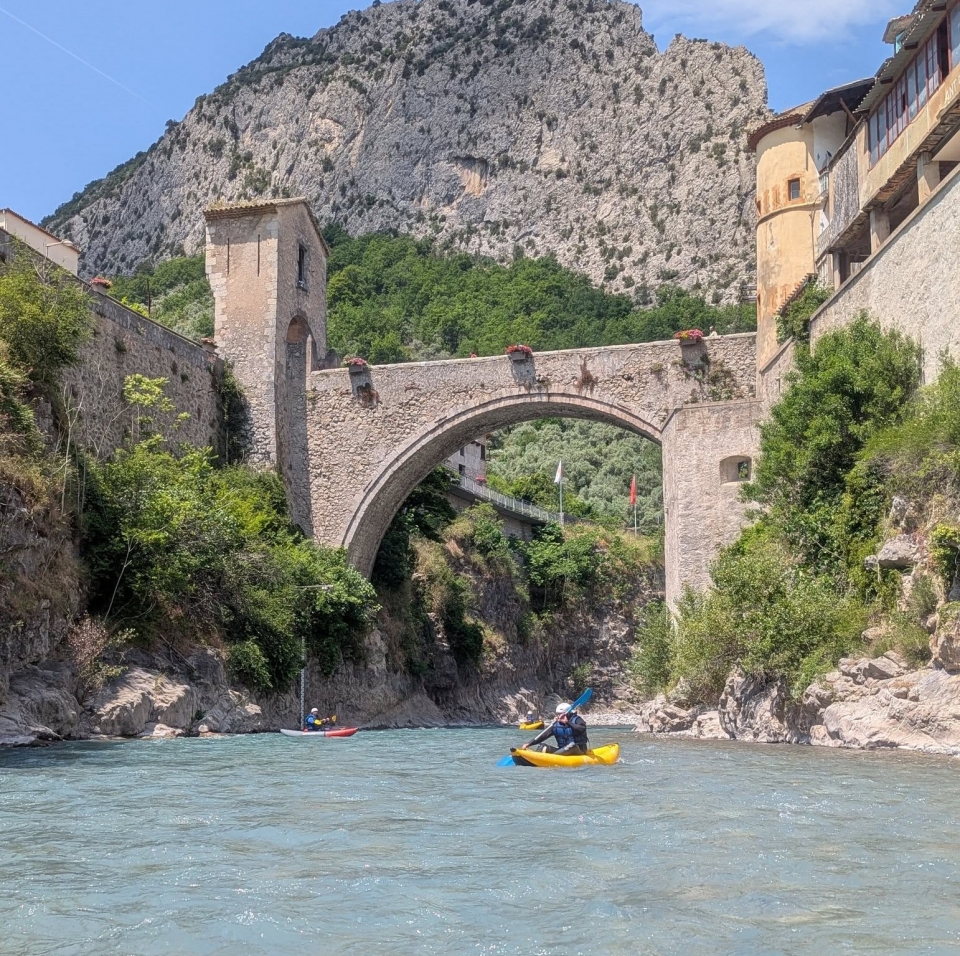 A Crossing All In The Beauty -999999999999-Navigate im Var Water Turquoise Waters of the Var River erwarten