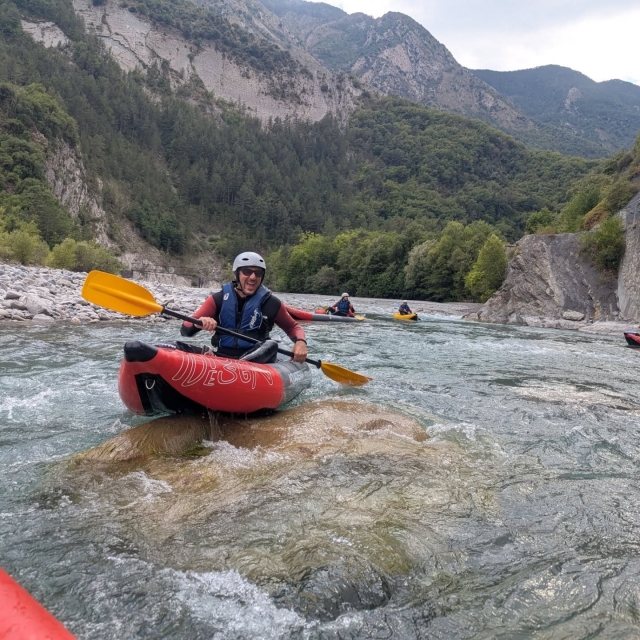 Entrare in kayak -raft nel var - giorno
