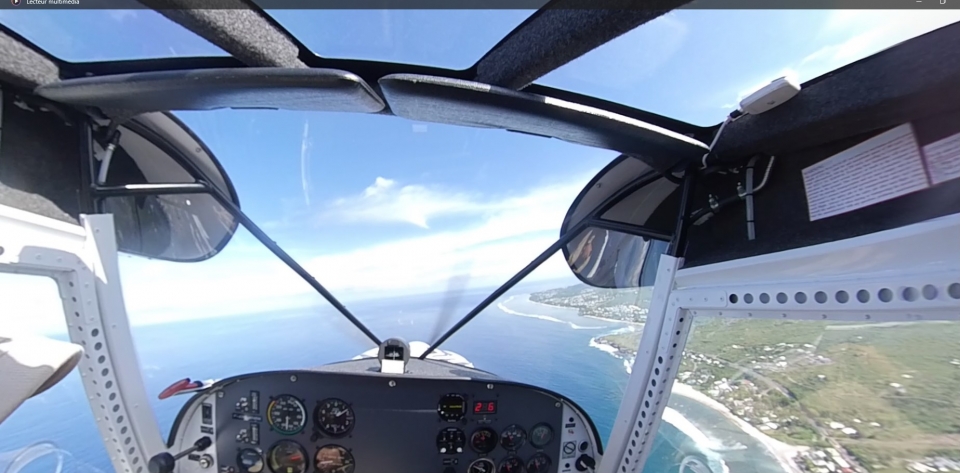 In der Kabine fliegen Sie eine privilegierte Aussicht In der Kabine fliegen Sie eine privilegierte Aussicht