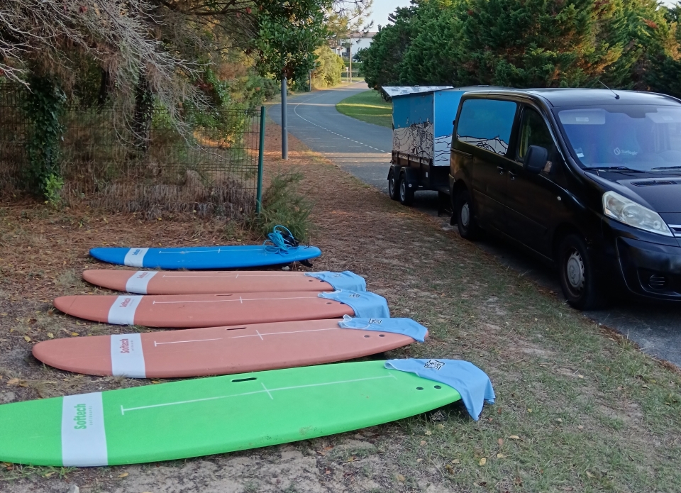  Dank unseres SurfTrucks kommen wir problemlos herum 