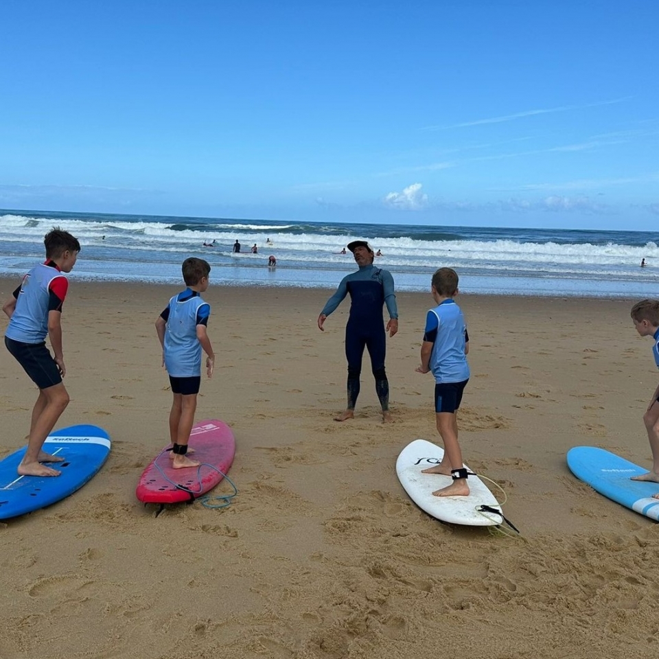  没有什么比与合格教练一起学习冲浪更好的了 