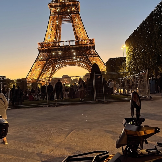 La Torre Eiffel come cornice serale 