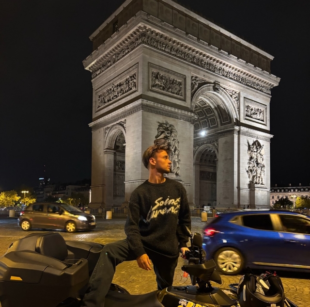  Giro notturno su un quad a 3 ruote a Parigi 
