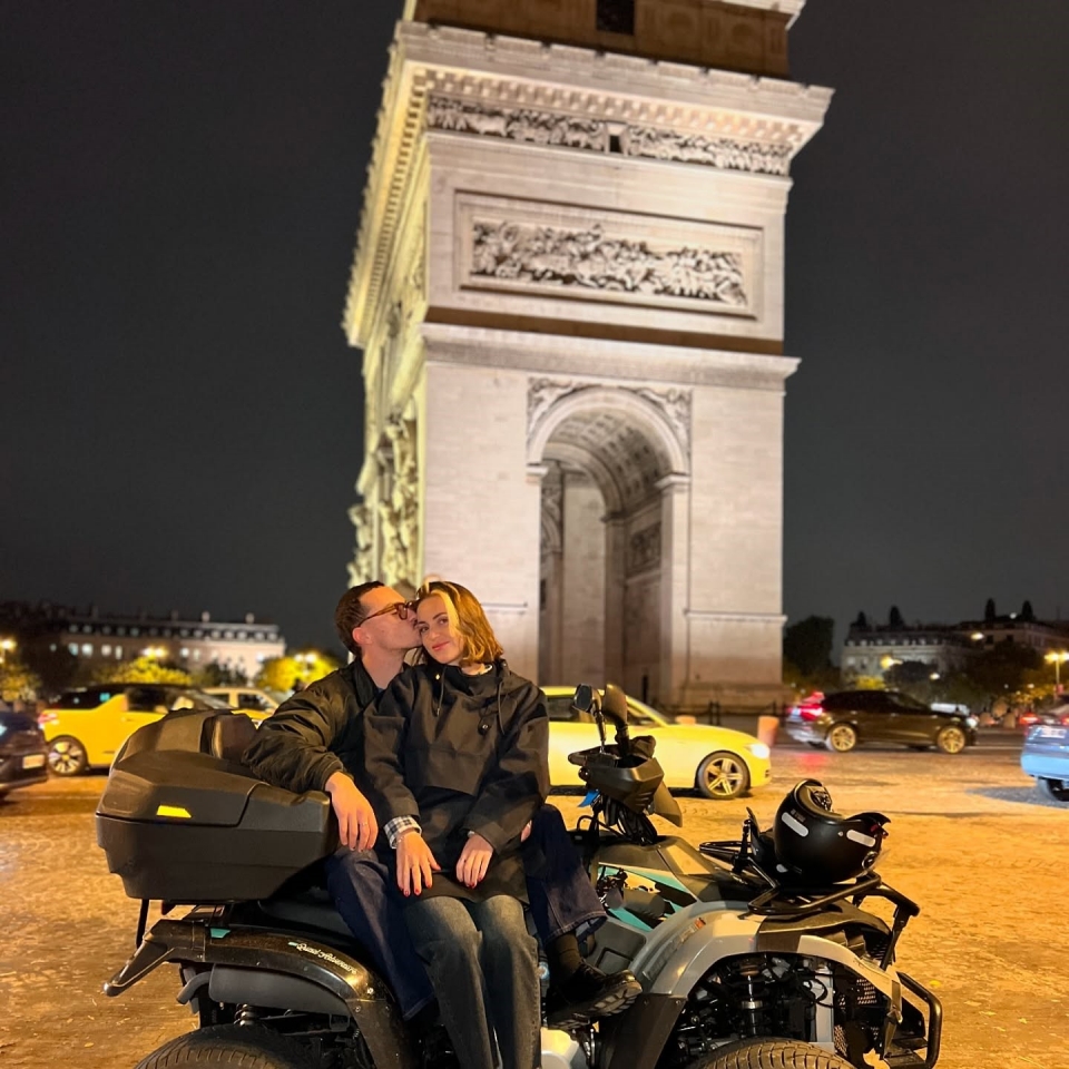 Un arrêt à quelques mètres de l'Arc de Triomphe