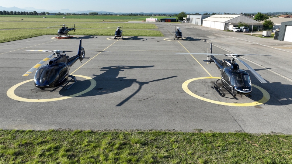  Starten Sie von einem unserer Hubschrauber in Pau 