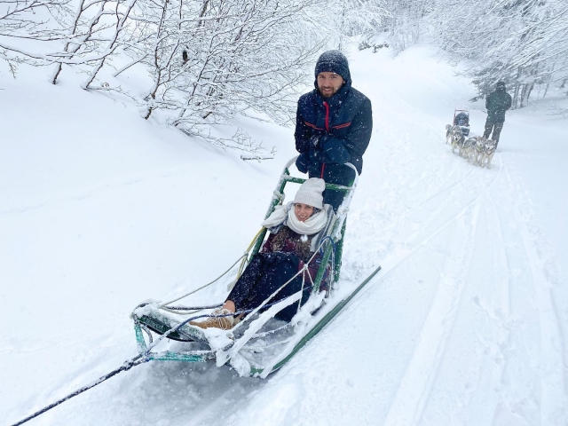  Te sentarás en la parte delantera del trineo para disfrutar de unas vistas impresionantes durante el paseo 