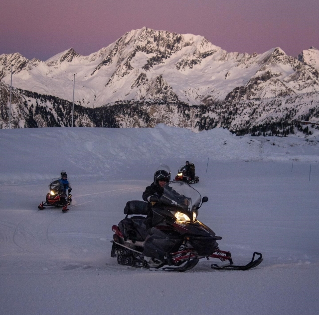 Private Schneemobilfahrt in den 3 Tälern – 1 Stunde
