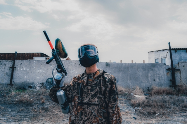  Die gesamte Ausrüstung, die Sie für ein Paintballspiel benötigen