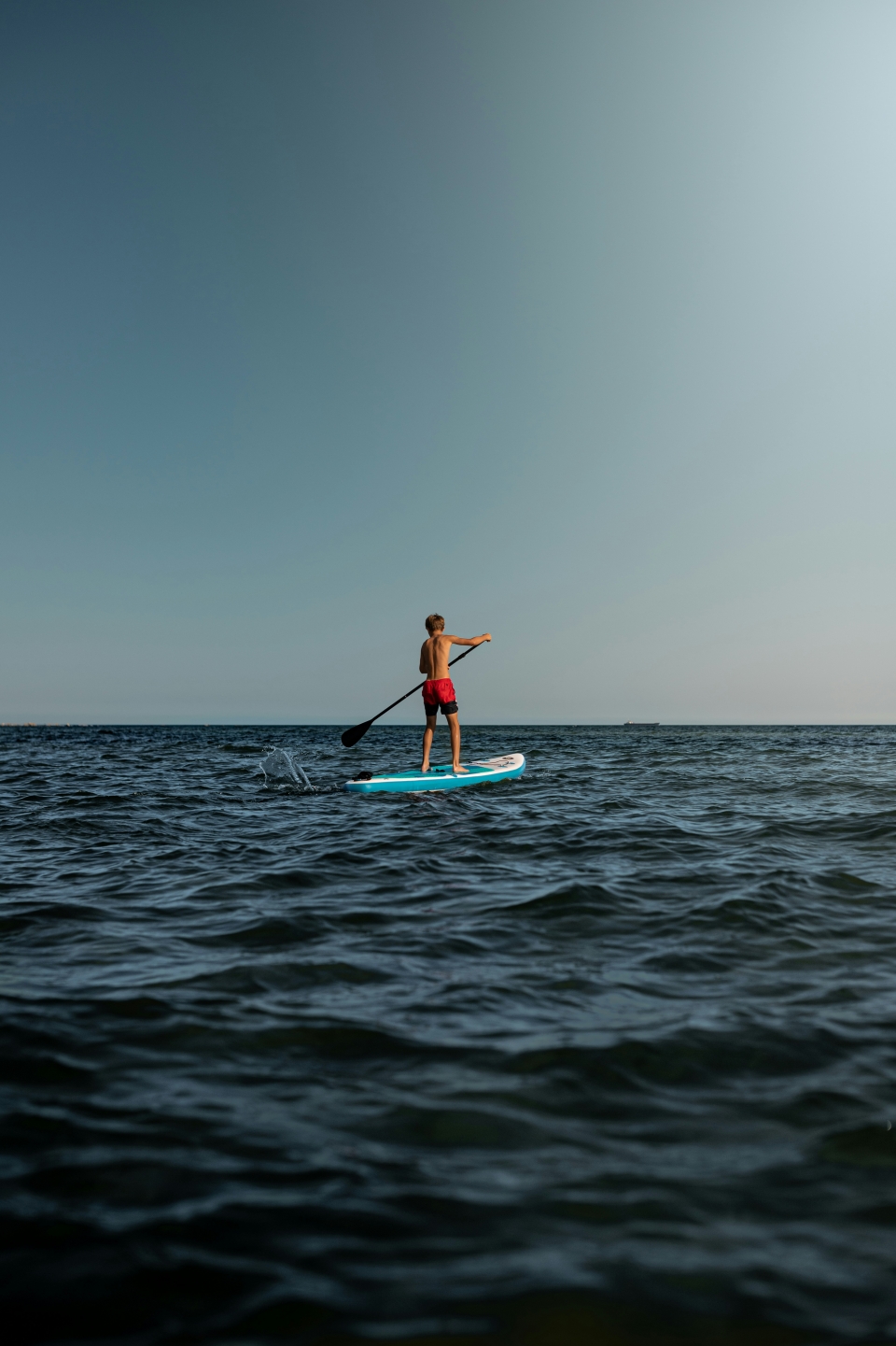  Pratica il paddle surf sulla spiaggia di Carras 
