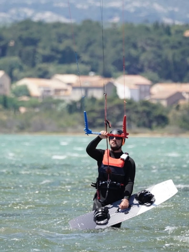  Discover Lake La Palme by kitesurfing 