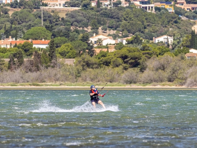  Learn all the basics of kitesurfing 