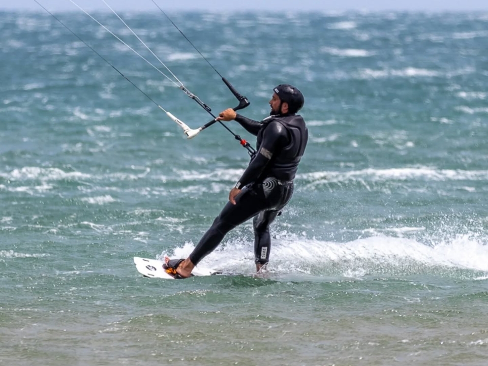 Learn kitesurfing in Aude 