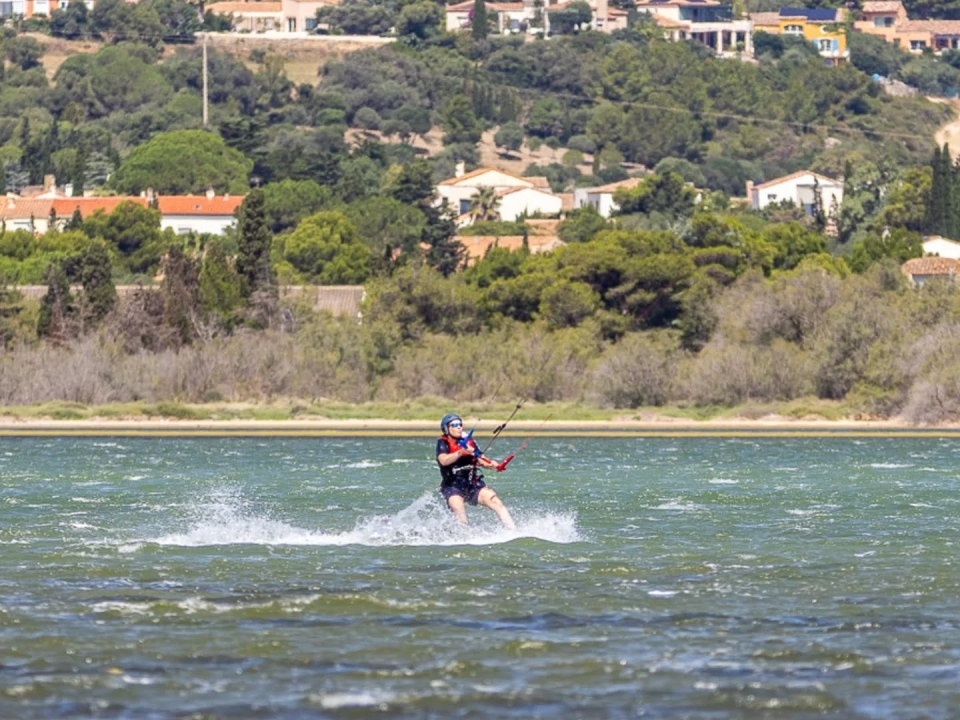  Learn all the basics of kitesurfing 