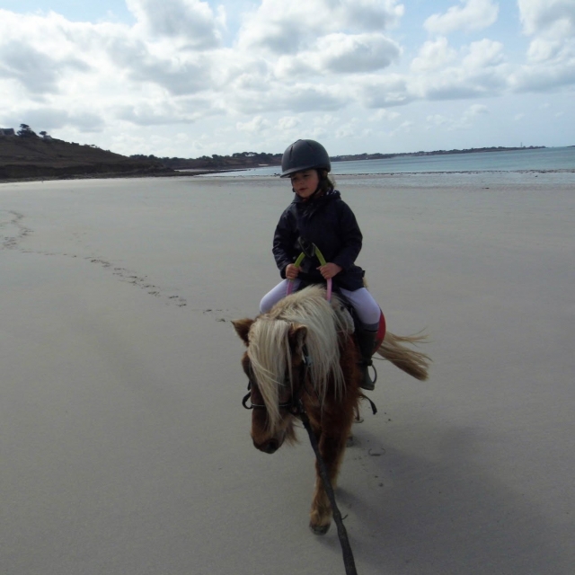 Course for children on Vougot beach 