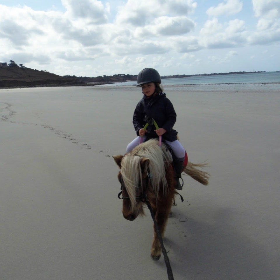 Course for children on Vougot beach 