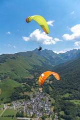 Introduction to VIP piloting in a two-seater paraglider in Accous, 30 min