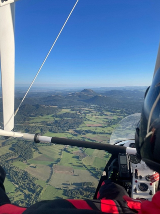 La Chaîne des Puys vue du cockpit