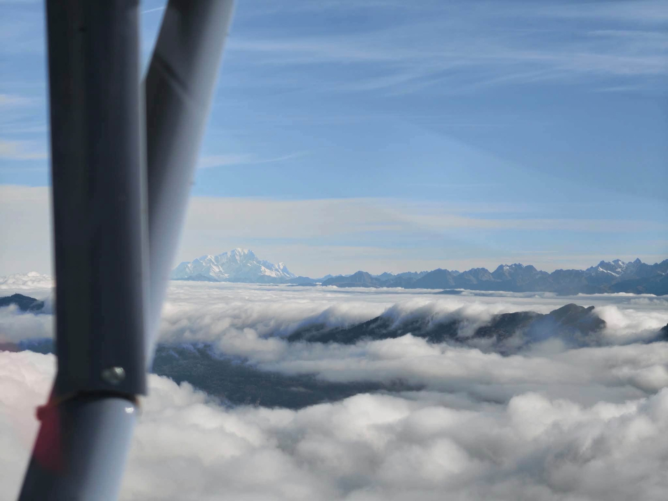  Os Alpes e as nuvens do ULM 