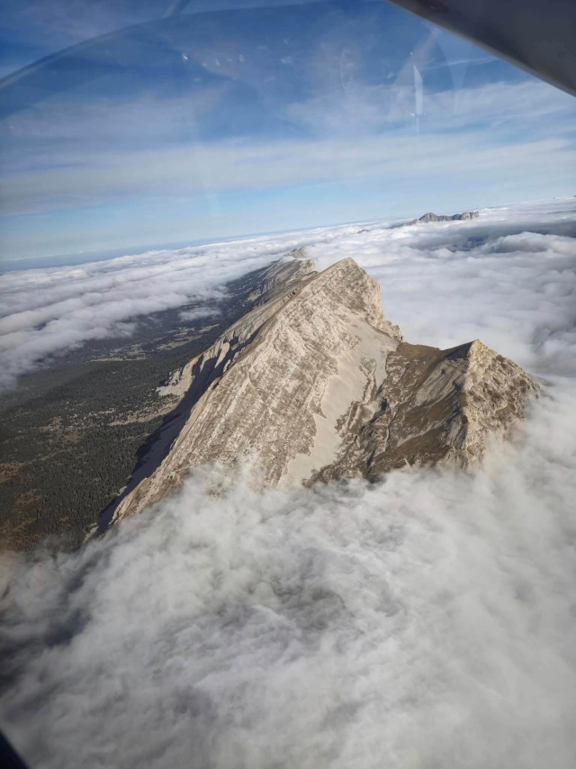  Uma crista do Vercors nas nuvens