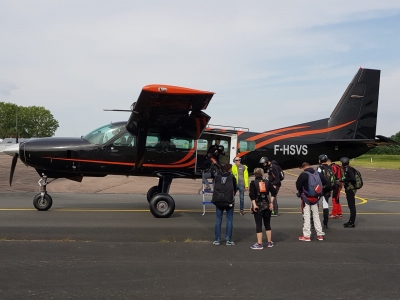 Parachute jump Loire 4,000m VR + video