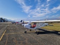  Flugzeug auf der Landebahn