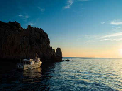 Sortie bateau au crépuscule+apéro vers Ajaccio 4 h