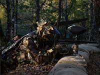 Un joueur camouflé dans la nature