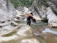  Canyoning unter Aufsicht eines Monitors