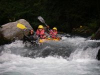  Los rápidos en canoa de aguas bravas 