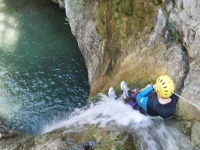  Queda livre em uma cachoeira 