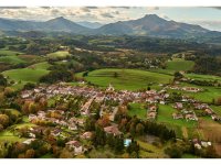  Vista aérea de las montañas vascas 