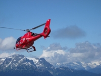 Hélicoptère dans les cieux de la Savoie