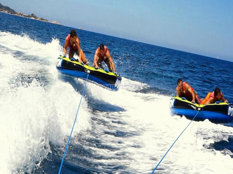  Adrenalina e gargalhadas a bordo da bóia rebocada 