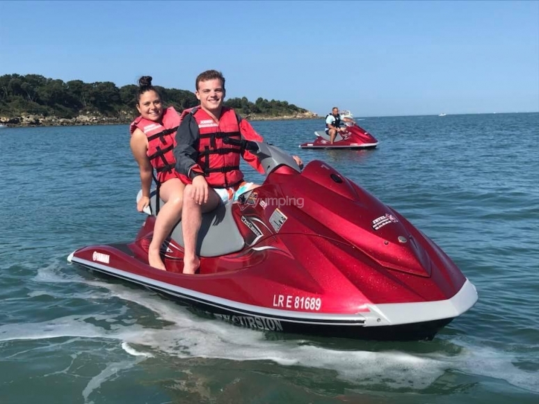 Excursion to the Ile de Ré in a twoseater jet ski 1 hour 15 minutes