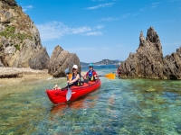  Glide over the crystal clear waters of the south of France by kayak 