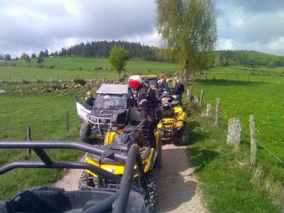 1h30 de caminhada de descoberta em quadriciclo em Montrodat