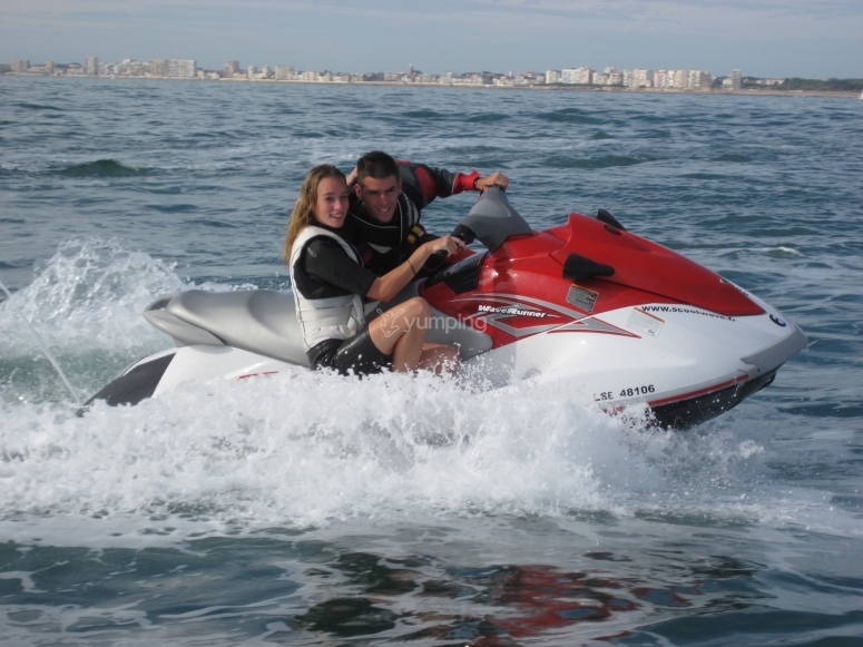 Jet ski sans permis - 45 min Sables-d'Olonne à partir de 85€ | Yumping
